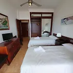 La Roca Premium